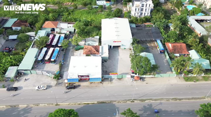 Đường Liên Phường (TP Thủ Đức, TP.HCM) tồn tại nhiều bãi xe lậu hoạt động, bất chấp cơ quan chức năng truy quét.