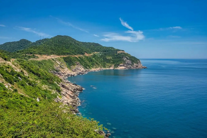 Eo Gió Cù Lao Chàm là địa điểm lý tưởng để ngắm hoàng hôn và bình minh.