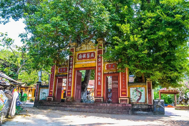 Miếu Tổ nghề yến.