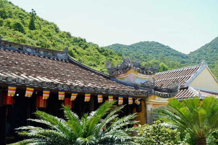Chùa Hải Tạng là ngôi chùa có lịch sử hình thành lên đến trăm năm.