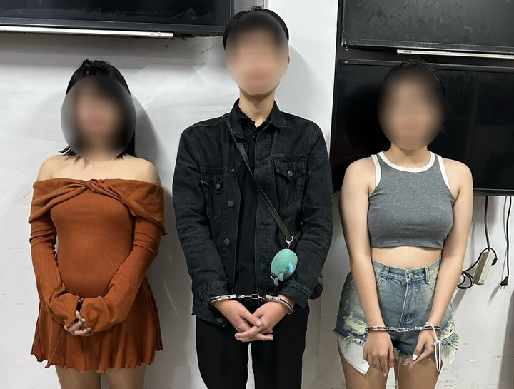 Thiên Nhi, Quốc Doanh và N.K.A. (từ trái qua) tại cơ quan điều tra.