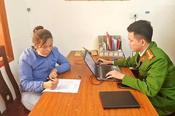 Tiêu Thị Giang tại cơ quan Công an. (Ảnh Công an Nghệ An)