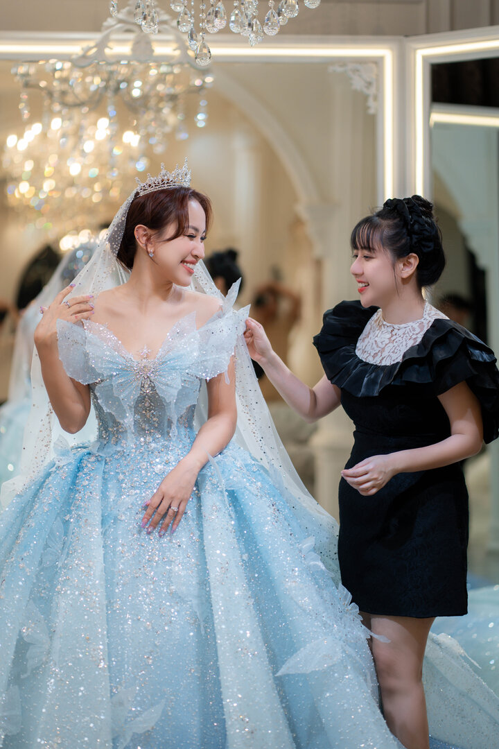 Cô dâu Huế mặc váy cưới gần 1 tỷ đồng - Ngôi sao