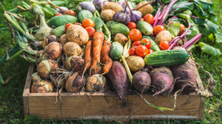 Bạn nên biết về những loại rau ngon - bổ - rẻ ít phun thuốc. (Ảnh minh hoạ: Istock)
