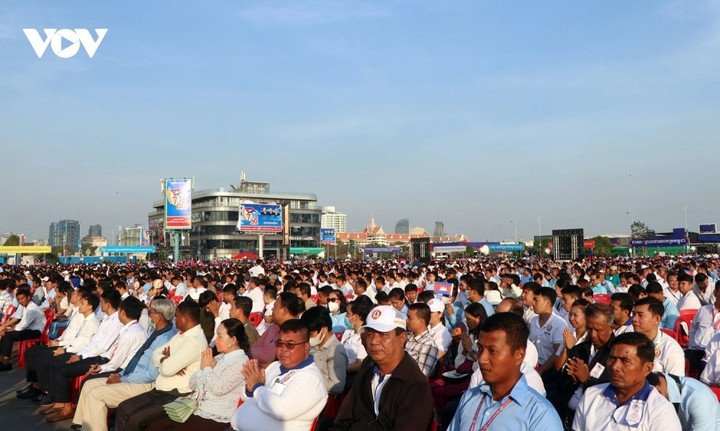 Hơn 20 000 đại biểu trên khắp cả nước tham dự buổi lễ.