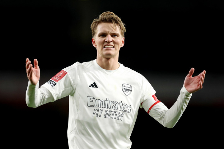 Odegaard và đồng đội dường như đang bị sức ép tâm lý khi đứng trước cơ hội. (Ảnh: Getty Images)