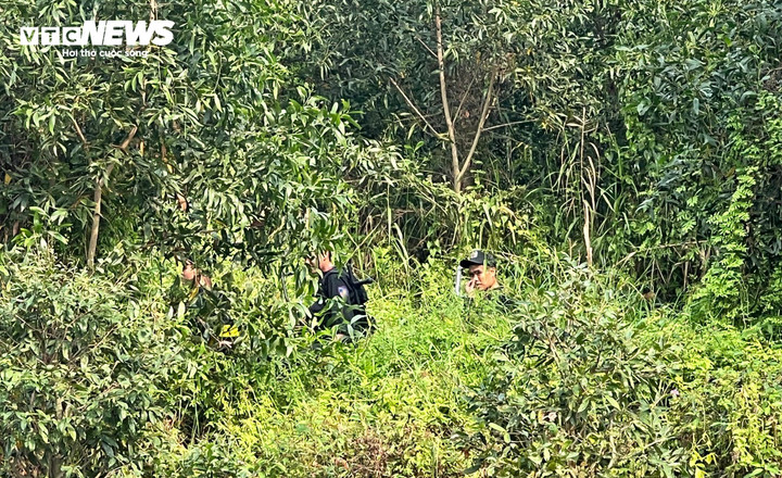 Long An: Công an vào rừng, chặn khắp ngả đường truy tìm kẻ sát hại cô gái trẻ - 5