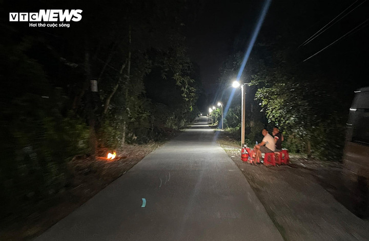 Các chiến sĩ được chia thành các nhóm nhỏ để chốt chặn.