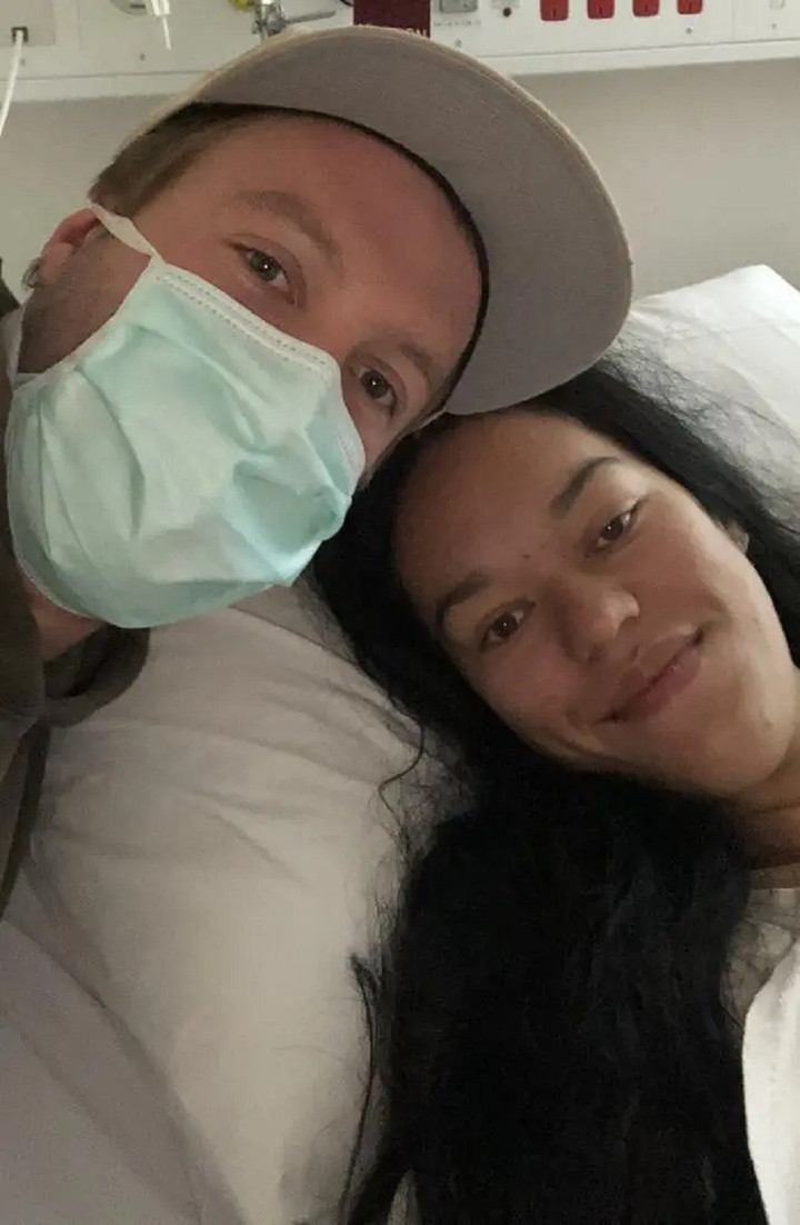 Shari cùng bạn trai Chris. (Ảnh: News.com.au)