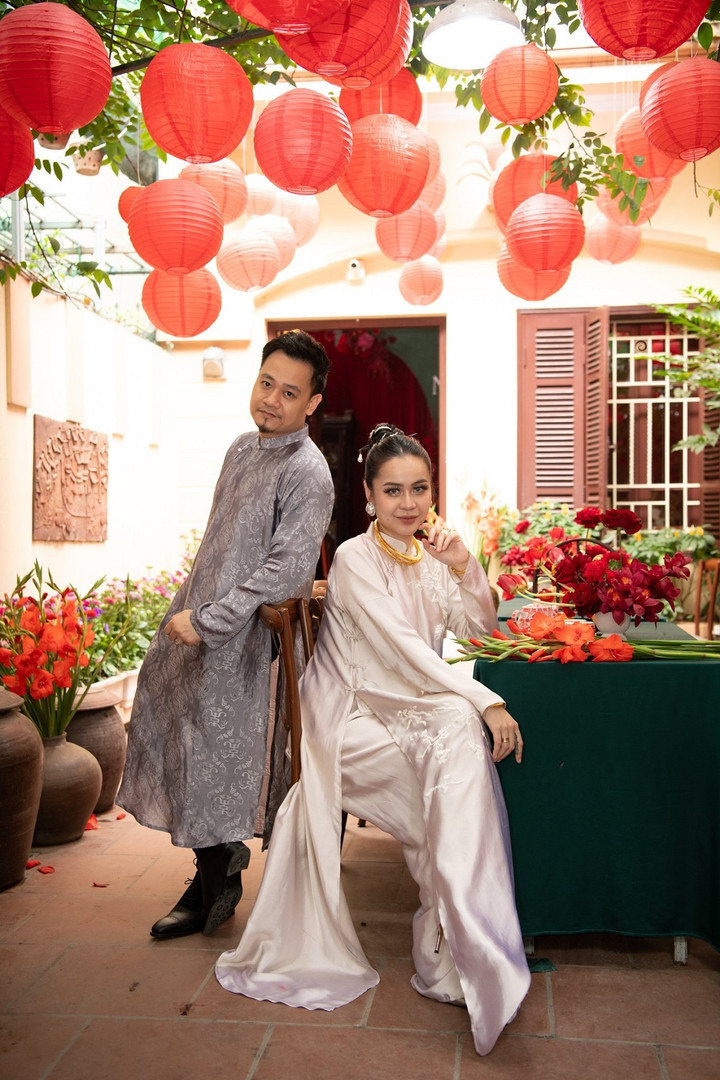 Kể từ khi công khai tình cảm, cặp đôi luôn song hành cả trong cuộc sống lẫn sự nghiệp âm nhạc.