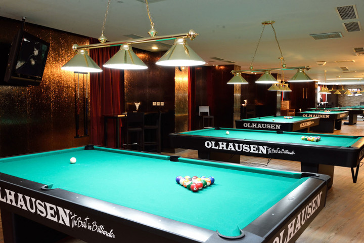 Các cầu thủ có thể giải phóng tinh thần với dịch vụ giải trí của khách sạn như bi-a, thư giãn cà phê trong nhà hàng.