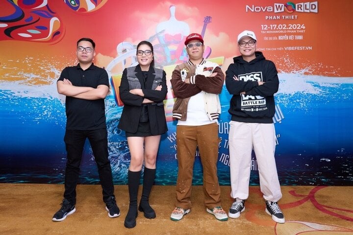 Nữ Tổng đạo diễn lễ hội Vibe Fest - bà Phạm Việt Thanh và dàn giám khảo của Hip Hop Vibe Fest.