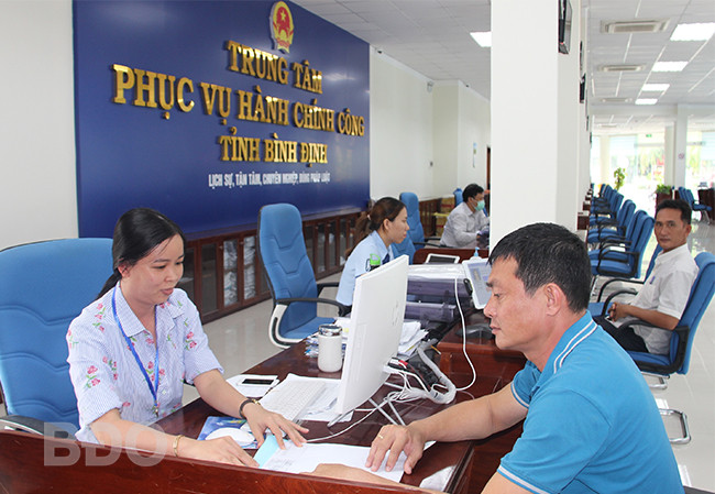 Một trong những điểm nổi bật trong cải cách thủ tục hành chính của tỉnh Bình Định là đã ban hành “Quy chế phối hợp giải quyết các thủ tục hành chính về đầu tư, xây dựng, đất đai, môi trường và PCCC trên địa bàn tỉnh Bình Định”. (Ảnh: Báo Bình Định)