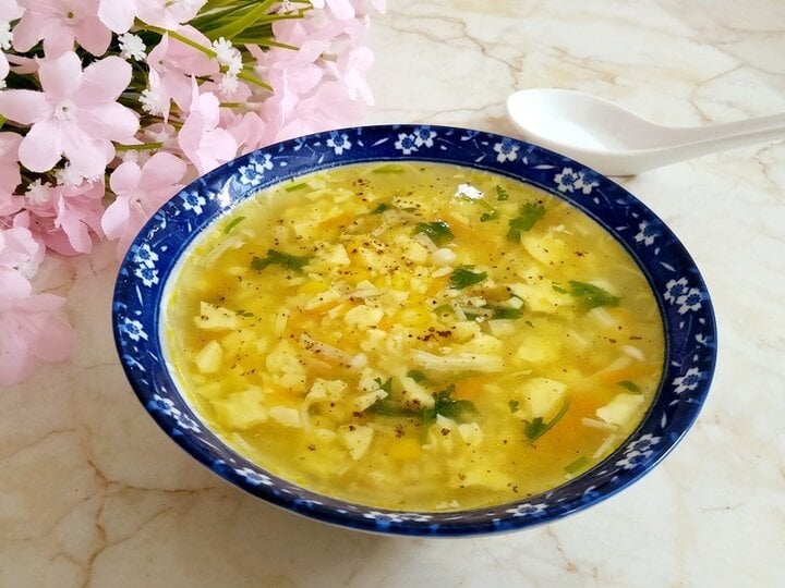 Món súp đậu phụ trứng ngọt thơm tho, không chỉ là thực hiện rét khung người mà còn phải cung ứng đầy đủ đủ dinh dưỡng nhằm chính thức ngày mới nhất. (Ảnh: Pinterest)