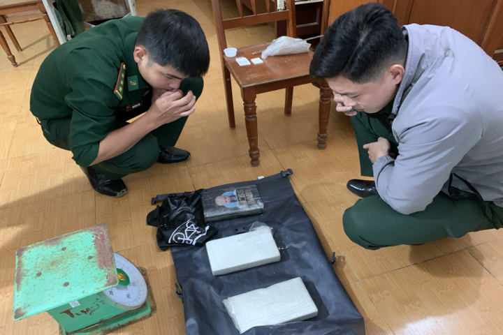Các túi ma túy được người dân phát hiện. (Ảnh: BĐBP Quảng Ngãi)