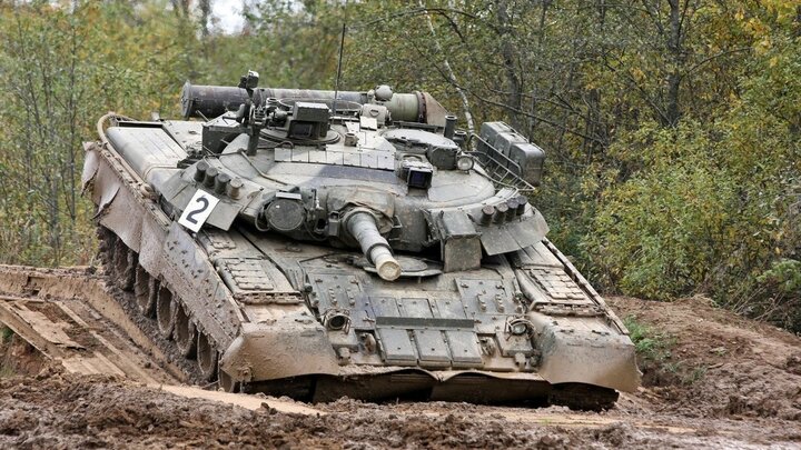 Xe tăng T-80 của Nga.