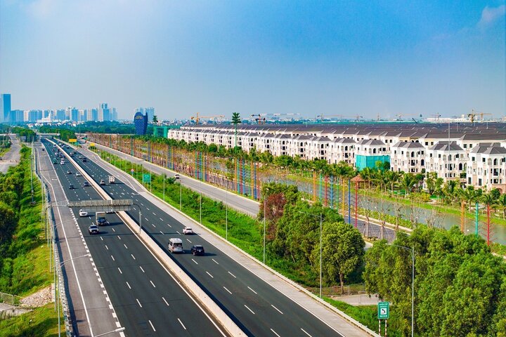 Hệ thống giao thông ngày càng mở rộng giúp “quận Kinh Đô” trở thành tâm điểm kết nối phía Đông Hà Nội.