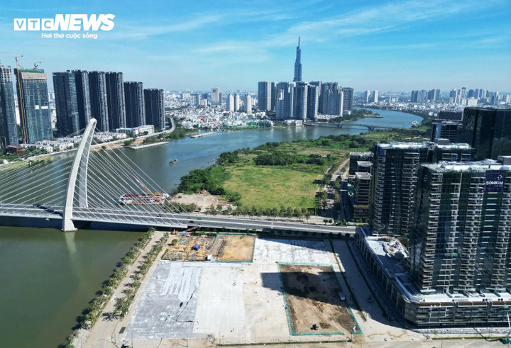 Thời tiết TP.HCM hôm nay 13/1, sáng sớm trời se lạnh, nhiều mây, không mưa.