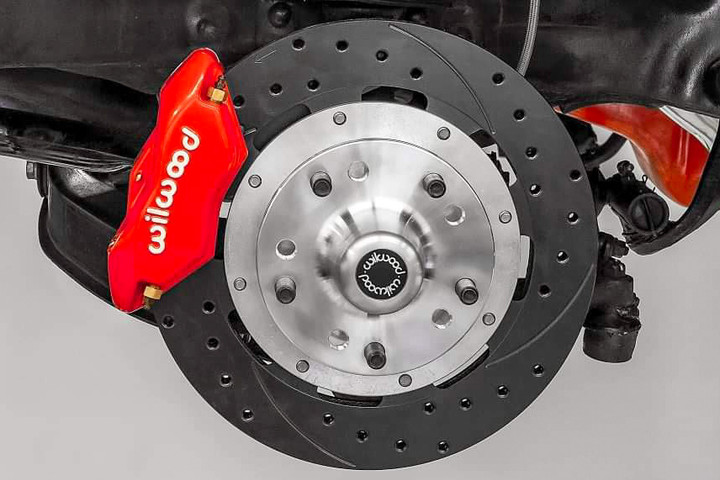 Những yếu tố làm giảm hiệu quả và hiệu suất của hệ thống phanh ô tô.