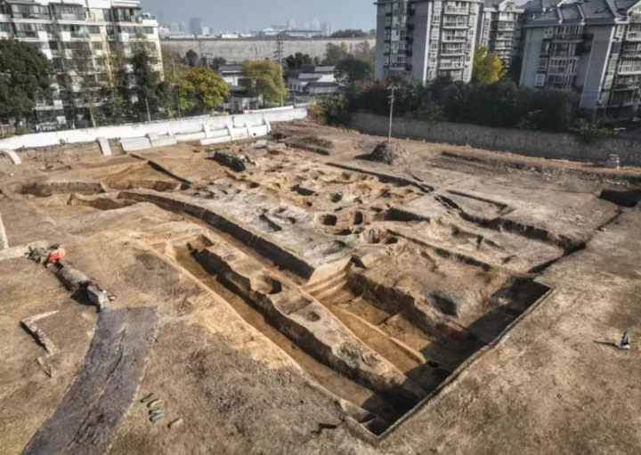 Hiện trường khai quật khu di tích Thành cổ Trường Can ở thành phố Nam Kinh, Trung Quốc. (Ảnh: The Paper)