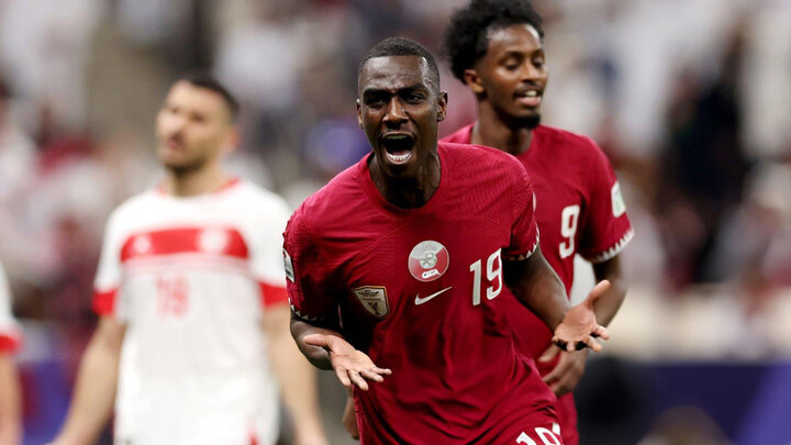 Qatar là đội đầu tiên vượt qua vòng bảng Asian Cup 2023.