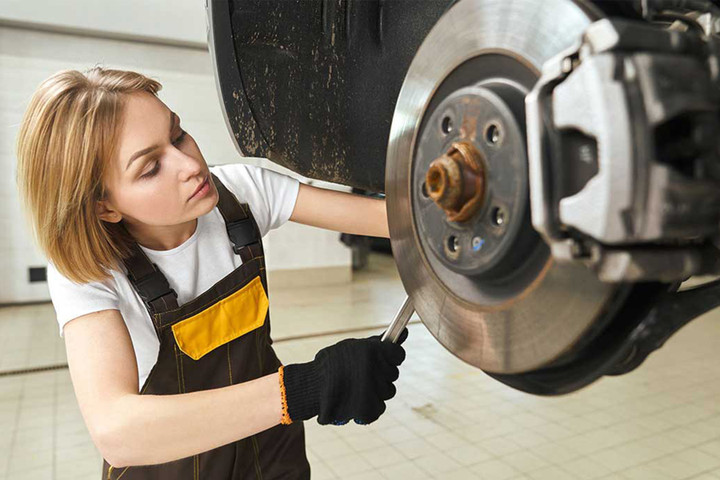 Cách đơn giản để kéo dài tuổi thọ của hệ thống phanh ô tô. (Ảnh minh họa)