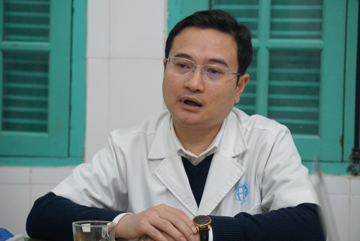 Bác sĩ Thảo thông tin về ca bệnh. (Ảnh: Nguyễn Ngoan)