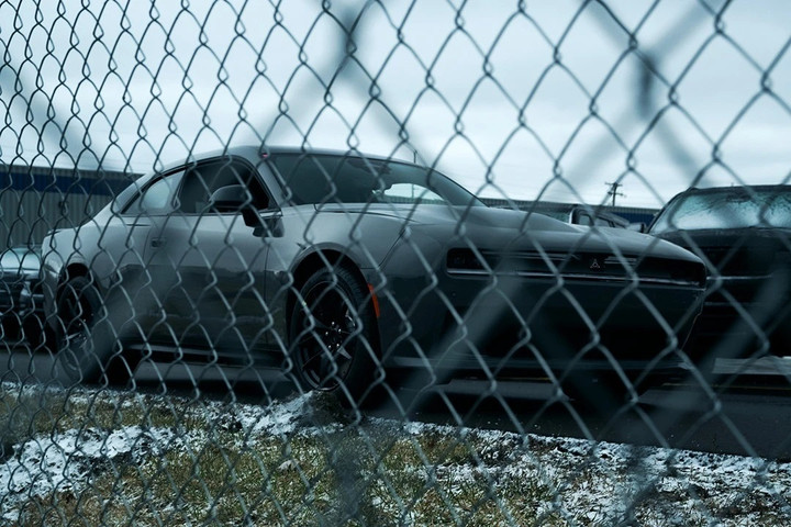 Theo một số nguồn tin, phiên bản thuần điện nhập môn của Dodge Charger sẽ có công suất 402 mã lực, sử dụng hệ dẫn động cầu sau. Các phiên bản cao cấp hơn sẽ có 2 động cơ điện, sử dụng hệ dẫn động 4 bánh với công suất lên đến 680 mã lực và 897 mã lực. Phiên bản sử dụng động cơ đốt trong sẽ được trang bị động cơ 6 xy-lanh Hurricane 3.0L, vốn đang có mặt trên Jeep Wagoneer L.