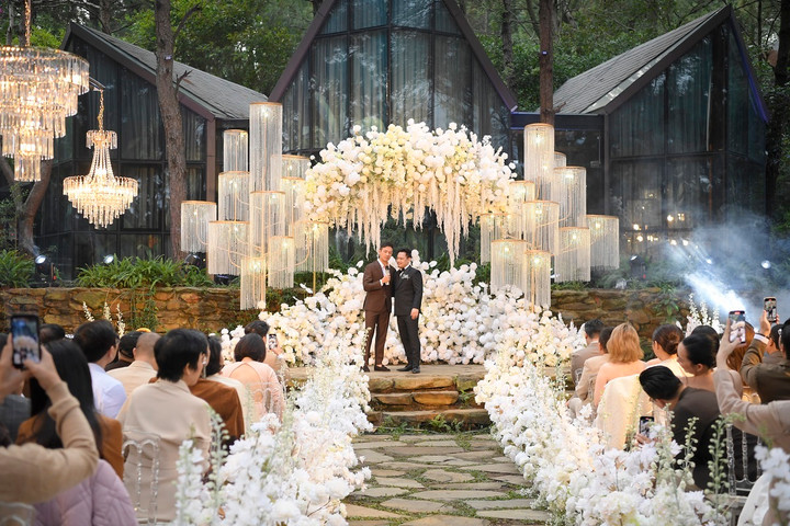 Tiệc cưới ngoài trời của Vũ Hạnh Nguyên - Nguyễn Đức Cường diễn ra giữa rừng thông.