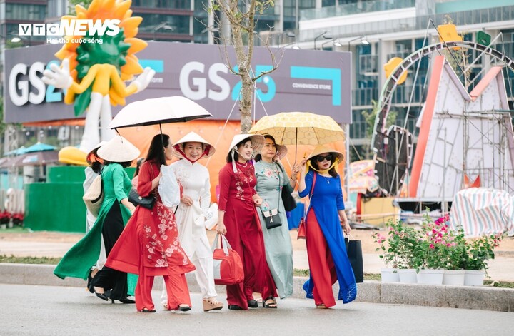 Thời tiết TP.HCM hôm nay 14/1, sáng sớm và đêm không khí mát mẻ, trời nắng cả ngày.