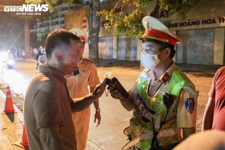 Người lái xe máy không chấp hành đo nồng độ cồn bị phạt bao nhiêu tiền? - 1