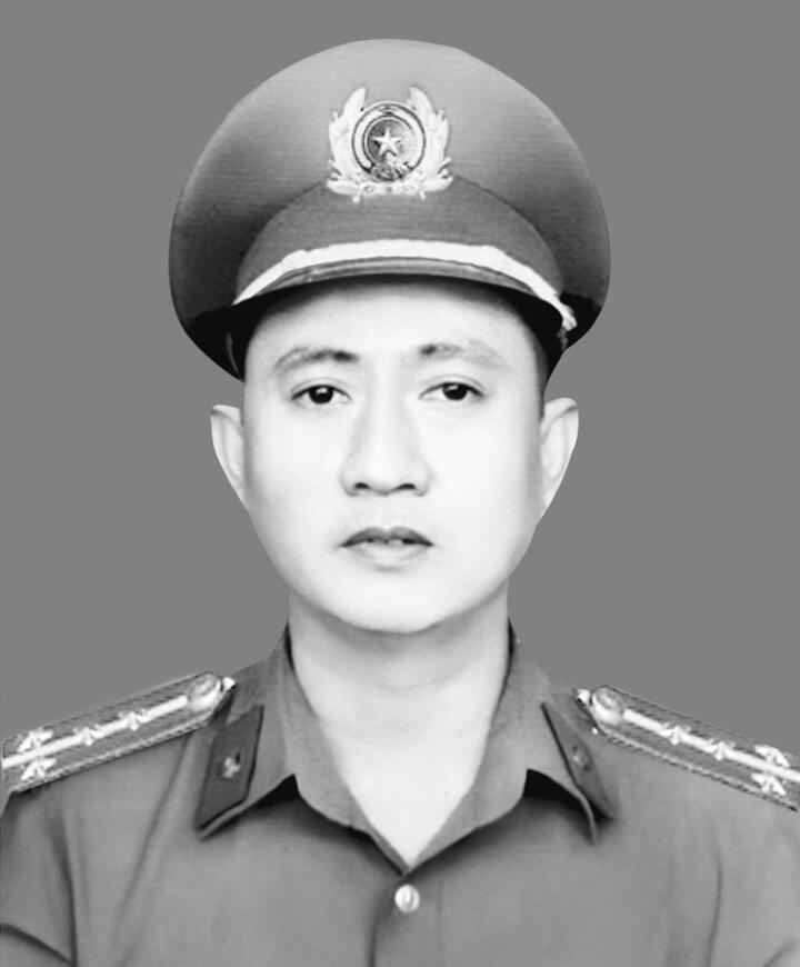 Trung tá Trần Duy Hùng anh dũng hy sinh trong lúc làm nhiệm vụ trấn áp tội phạm.