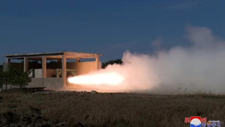 Hình ảnh thử nghiệm động cơ nhiên liệu rắn mới của Triều Tiên dành cho tên lửa đạn đạo tầm trung ngày 15/11/2023. (Ảnh: KCNA)