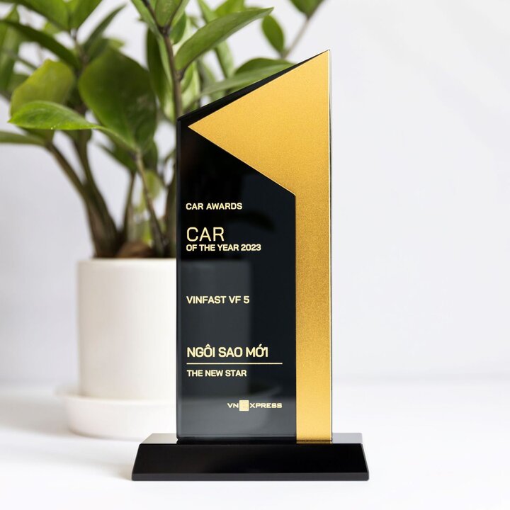 VF 5 thắng giải Ngôi sao mới tại Car Awards.