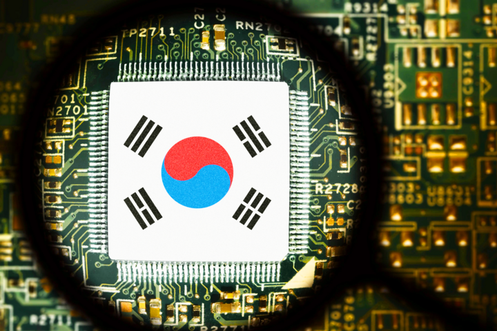 Hàn Quốc vừa công bố kế hoạch thành lập cái mà họ gọi là "cụm siêu bán dẫn" ở phía nam Seoul vào năm 2047 bằng cách thúc đẩy tổng vốn đầu tư 622 nghìn tỷ won (473 tỷ USD) từ Samsung Electronics và SK Hynix. (Ảnh minh họa: Shutterstock)