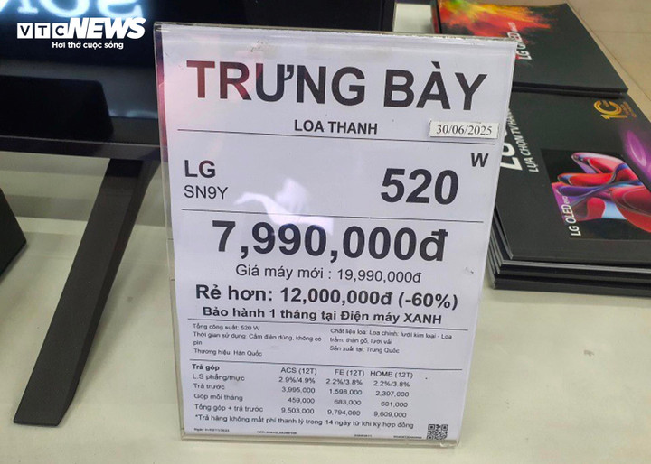 Các mặt hàng điện tử trưng bày được giảm giá sốc nhất từ 60 - 85%.