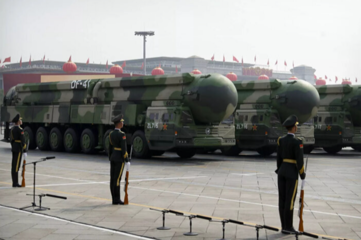 Tên lửa đạn đạo liên lục địa DF-41 của Trung Quốc trong lễ duyệt binh vào năm 2019. (Ảnh: AP)