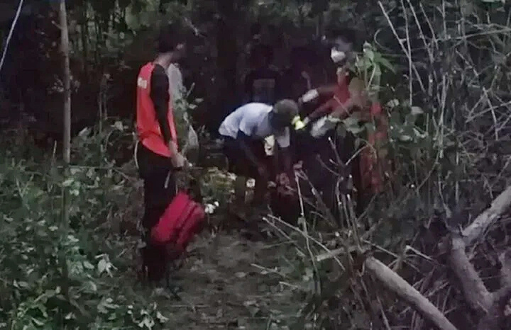 Cảnh sát tìm thấy thi thể Desi cách nơi cô bé mất tích khoảng 1km về phía hạ lưu.