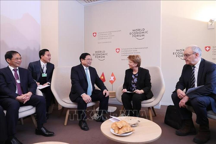 Thủ tướng Phạm Minh Chính gặp Tổng thống Liên bang Thụy Sĩ Viola Amherd.