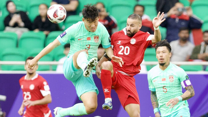Đội tuyển Trung Quốc (áo xanh) hòa 2 trận liên tiếp.