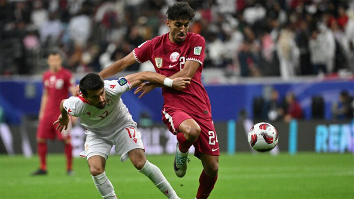 Qatar (áo nâu) thắng 2 trận đầu tiên tại Asian Cup 2023.