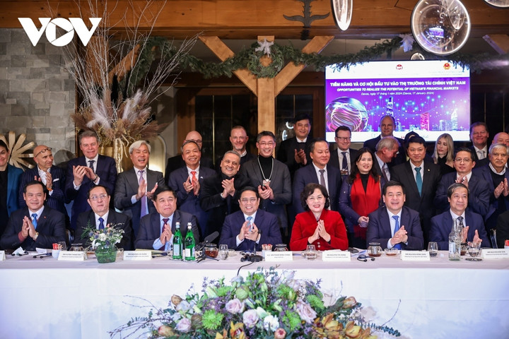 Thủ tướng khẳng định, Chính phủ sẽ đồng hành và chia sẻ với các nhà đầu tư, doanh nghiệp.