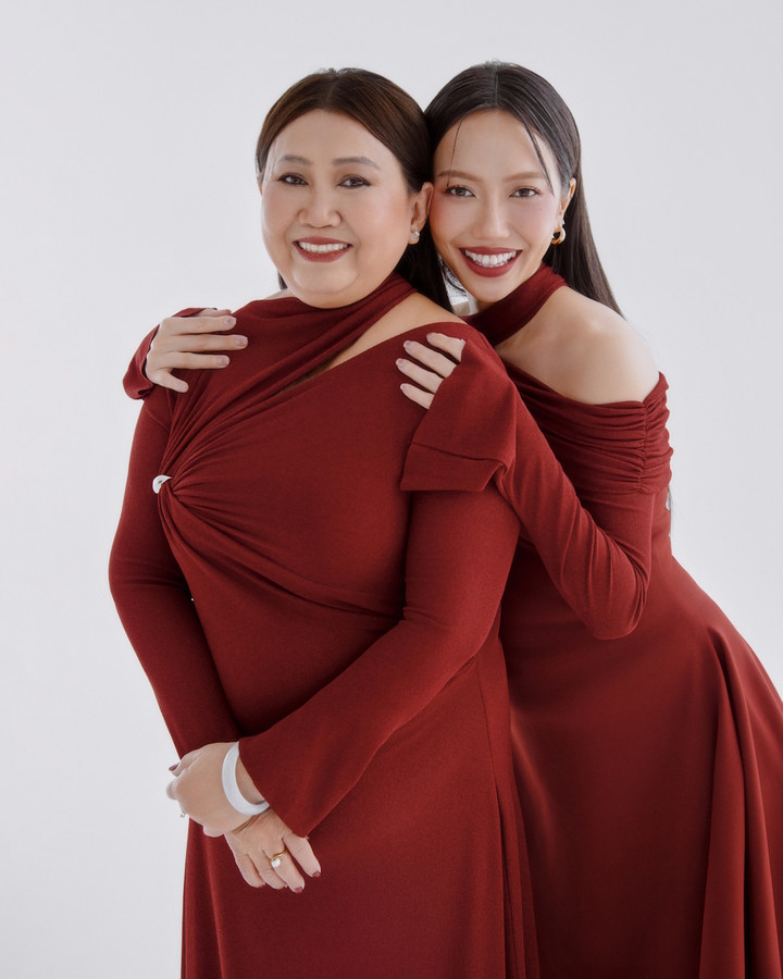 Diệu Nhi tự hào khoe mẹ với người hâm mộ.