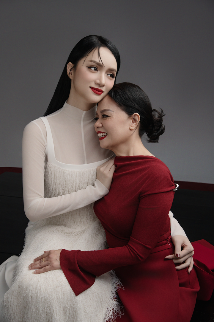 Sự ủng hộ của mẹ luôn là động lực giúp Hương Giang vượt qua mọi trở ngại trong cuộc sống.