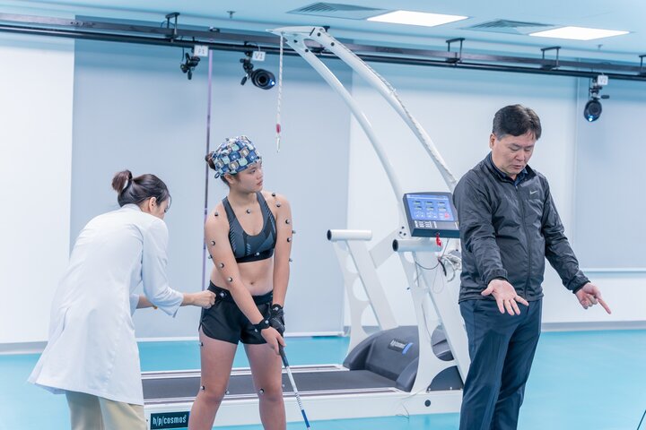 GS.TS Young-Hoo Kwon – “cha đẻ” của phương pháp Biomechanics trong chuyến thăm và làm việc tại Vinmec.