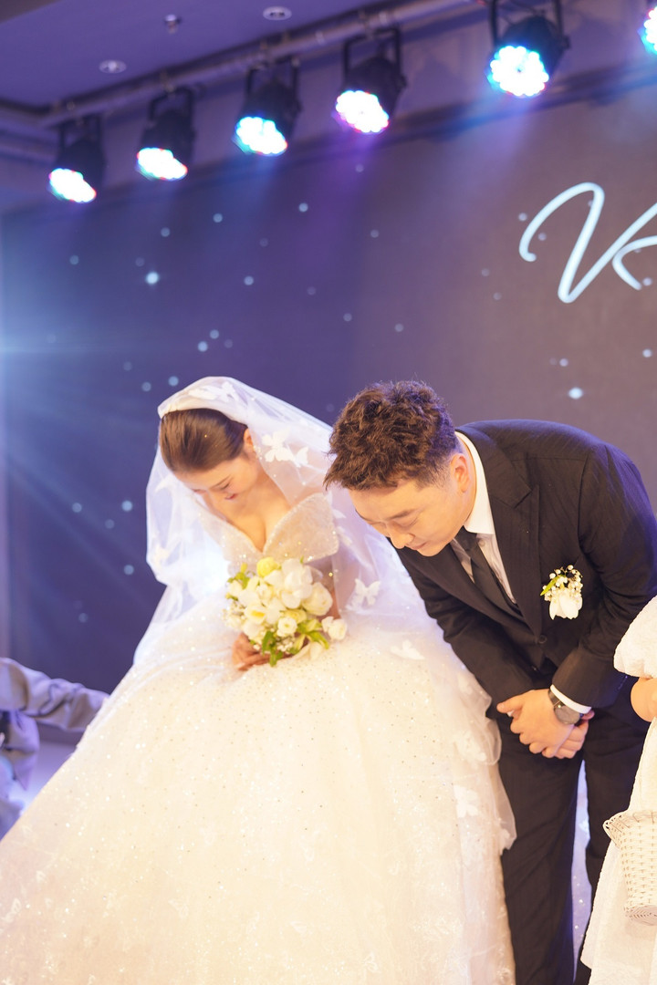 Tháng 10/2023, Yanbi cầu hôn bạn gái sau hơn 7 tháng yêu tại một địa điểm nổi tiếng ở Phú Quốc.