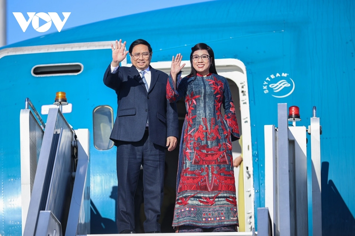 Thủ tướng Phạm Minh Chính tới Thủ đô Bucharest, bắt đầu thăm chính thức Romania.