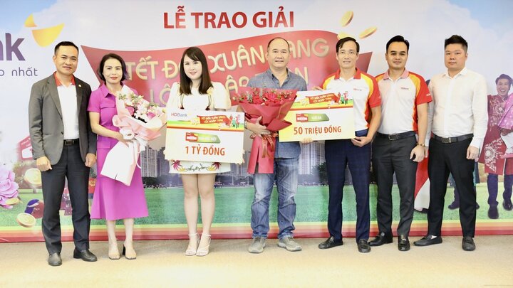 “Tỷ phú” đầu năm 2023 của HDBank là khách hàng Nguyễn Thị Mai Trâm (Phòng giao dịch Mỹ Đình I - chi nhánh Ba Đình).