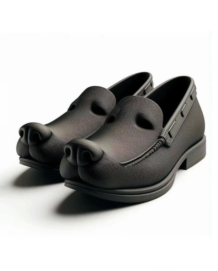 Đôi giày mõm "cún" rất dễ thương.