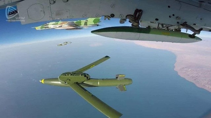 Bom Yasin được thả từ Su-22 Iran.